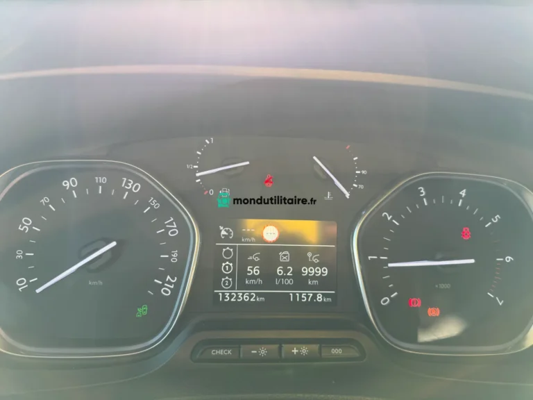 Peugeot Expert Compact 1.6 BlueHDi 95ch Premium Premium - Image 17 (April 29, 2026)