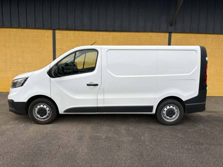 Renault Trafic FG BLUE DCI 130 3T GSR2 ADVANCE - Image 02 (June 30, 2026)