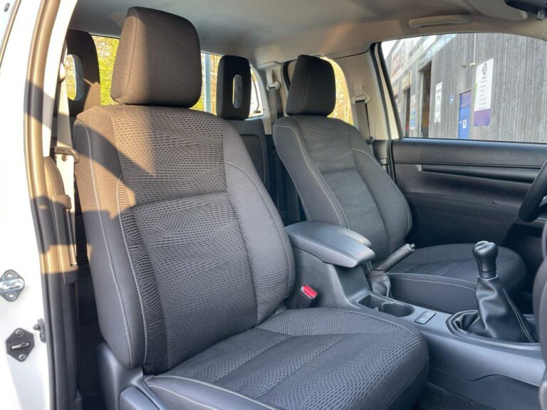 Toyota Hilux X-TRA CABINE 2.8L D-4D 4X4 (MY24) LECAP - Image 11 (July 7, 2026)
