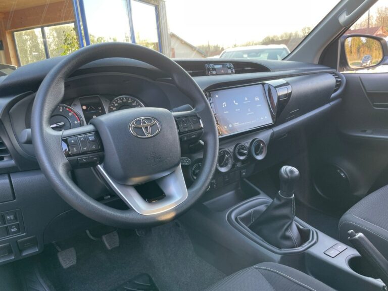 Toyota Hilux X-TRA CABINE 2.8L D-4D 4X4 (MY24) LECAP - Image 12 (July 7, 2026)