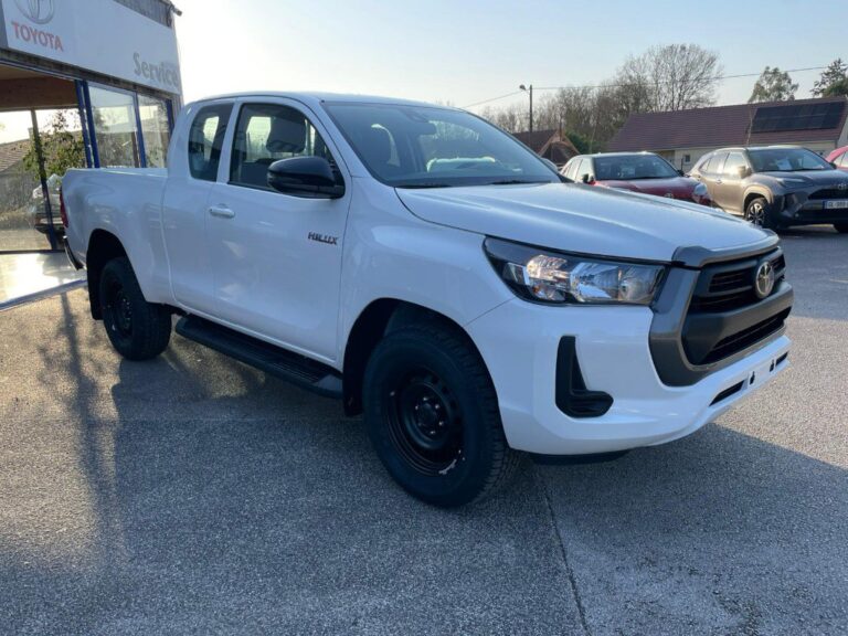 Toyota Hilux X-TRA CABINE 2.8L D-4D 4X4 (MY24) LECAP - Image 02 (July 7, 2026)