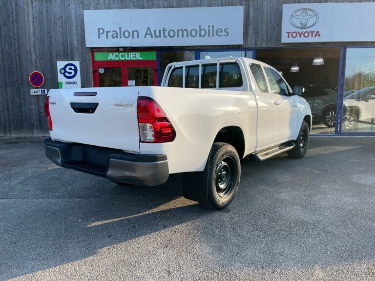 Toyota Hilux X-TRA CABINE 2.8L D-4D 4X4 (MY24) LECAP - Image 03 (July 7, 2026)