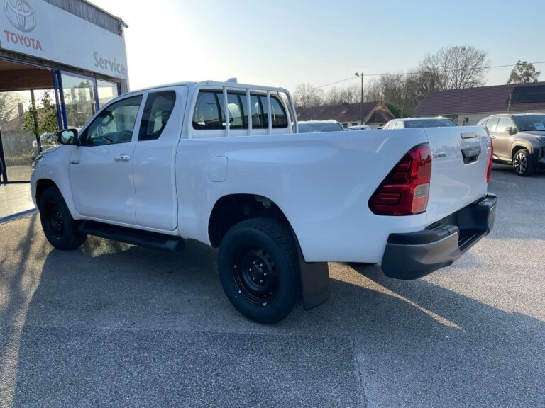 Toyota Hilux X-TRA CABINE 2.8L D-4D 4X4 (MY24) LECAP - Image 04 (July 7, 2026)