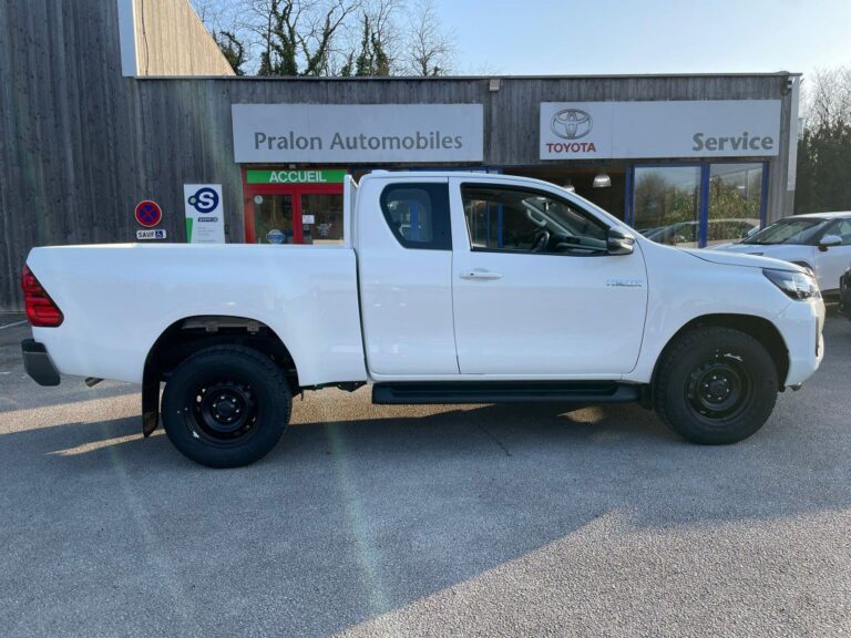 Toyota Hilux X-TRA CABINE 2.8L D-4D 4X4 (MY24) LECAP - Image 05 (July 7, 2026)