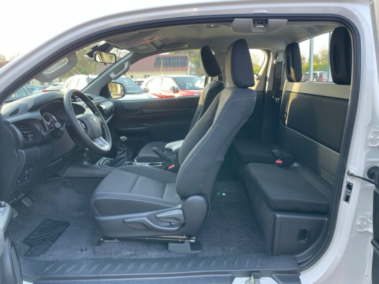 Toyota Hilux X-TRA CABINE 2.8L D-4D 4X4 (MY24) LECAP - Image 08 (July 7, 2026)