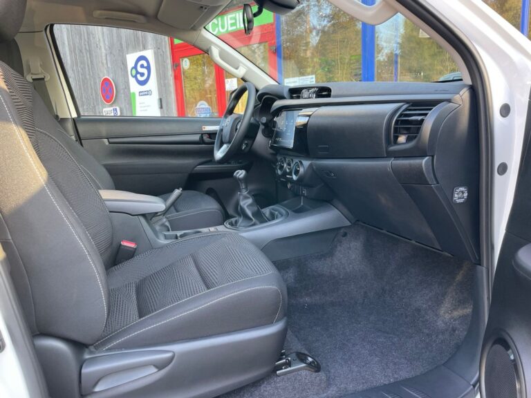 Toyota Hilux X-TRA CABINE 2.8L D-4D 4X4 (MY24) LECAP - Image 09 (July 7, 2026)
