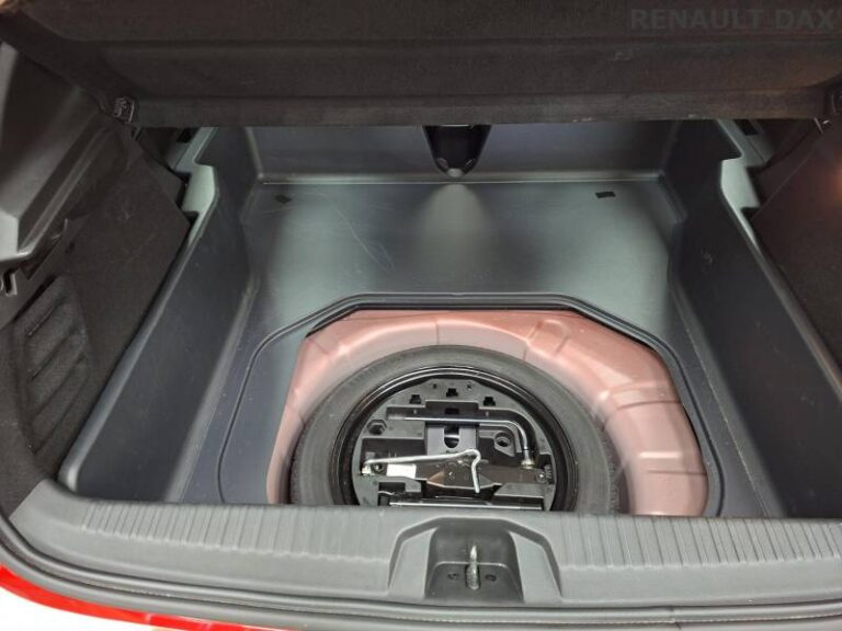 Renault Clio SOCIETE BLUE DCI 100 – 21N AIR NAV - Image 16 (July 7, 2026)