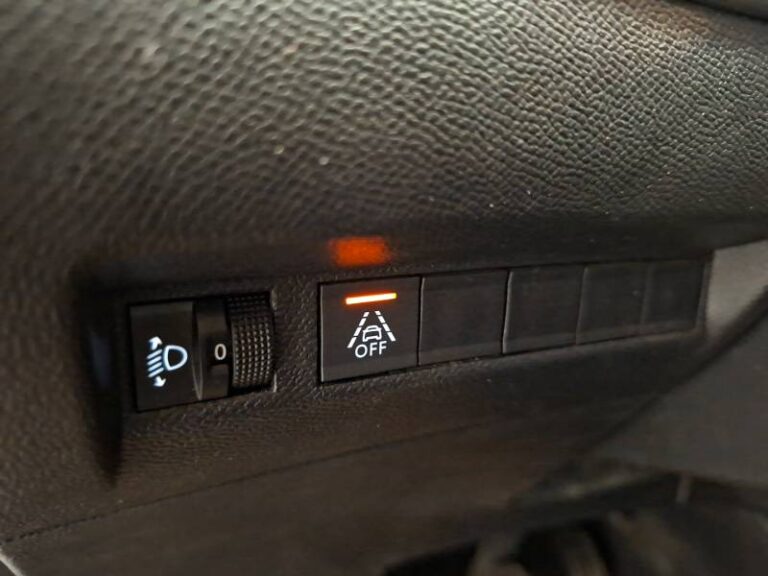 Peugeot 208 affaire BLUEHDI 100 S&S BVM6 PREMIUM - Image 18 (July 7, 2026)