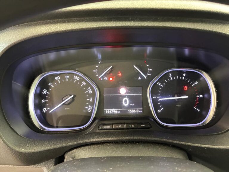 Peugeot Expert FOURGON FGN TOLE LONG BLUEHDI 120 S&S BVM6 PREMIUM PACK - Image 12 (July 7, 2026)