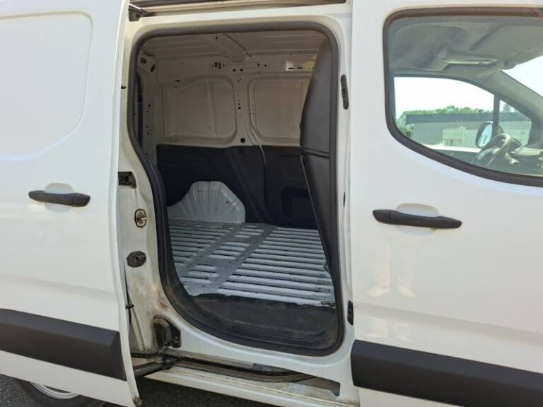 Peugeot Partner FGN FOURGON STANDARD 650 KG BLUEHDI 100 S&S BVM5 ASPHALT - Image 15 (July 7, 2026)