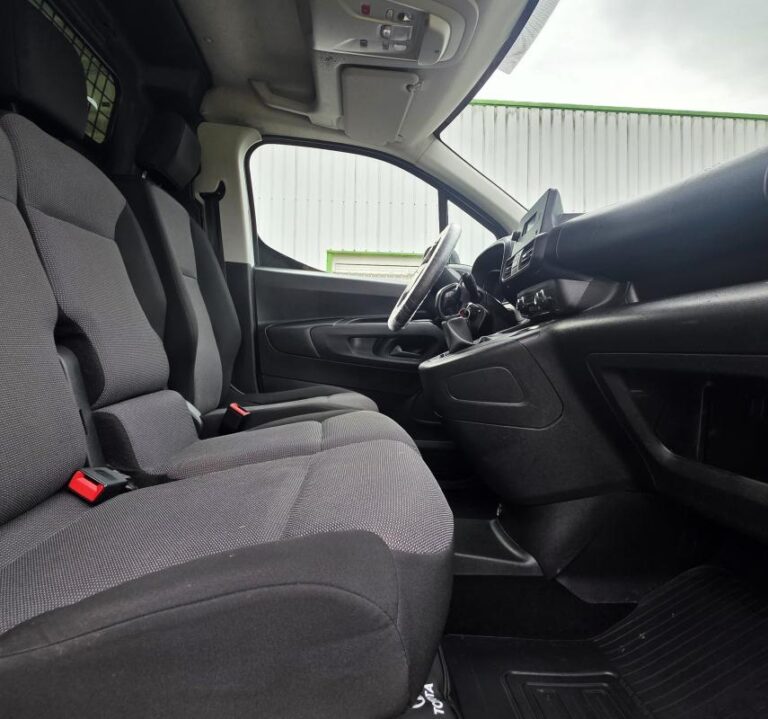Toyota Proace City 1° Main 1.5L D4D 100cv 3 places Business Entretien Constructeur Radar / Clim Tél - Image 10 (July 7, 2026)