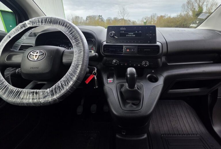 Toyota Proace City 1° Main 1.5L D4D 100cv 3 places Business Entretien Constructeur Radar / Clim Tél - Image 11 (July 7, 2026)