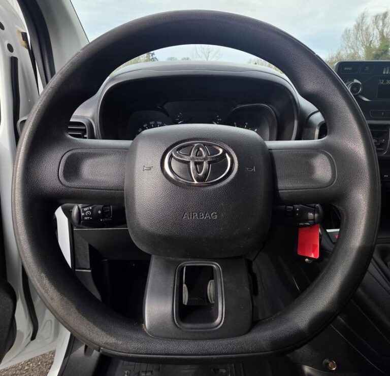 Toyota Proace City 1° Main 1.5L D4D 100cv 3 places Business Entretien Constructeur Radar / Clim Tél - Image 13 (July 7, 2026)