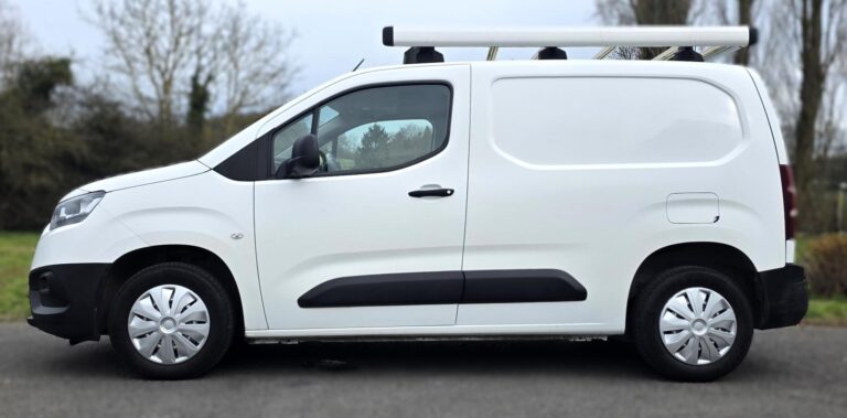 Toyota Proace City 1° Main 1.5L D4D 100cv 3 places Business Entretien Constructeur Radar / Clim Tél - Image 02 (July 7, 2026)