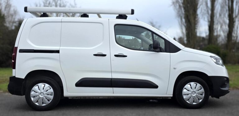Toyota Proace City 1° Main 1.5L D4D 100cv 3 places Business Entretien Constructeur Radar / Clim Tél - Image 05 (July 7, 2026)