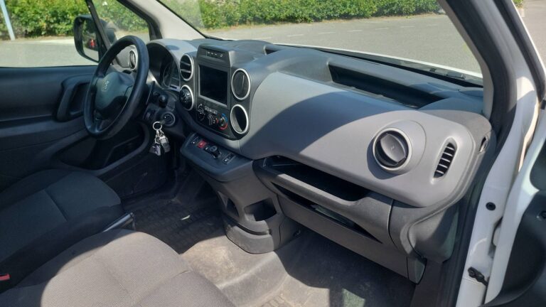 Peugeot Partner VU 2 1.6 BlueHDi 100 ETG6 Premium Pack - Image 10 (July 7, 2026)