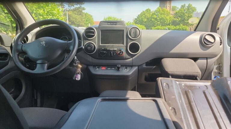 Peugeot Partner VU 2 1.6 BlueHDi 100 ETG6 Premium Pack - Image 11 (July 7, 2026)