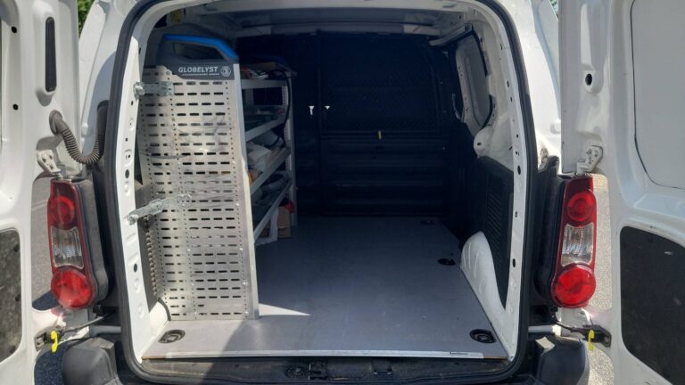 Peugeot Partner VU 2 1.6 BlueHDi 100 ETG6 Premium Pack - Image 14 (July 7, 2026)
