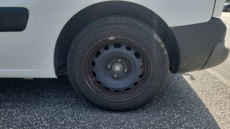 Peugeot Partner VU 2 1.6 BlueHDi 100 ETG6 Premium Pack - Image 19 (July 7, 2026)