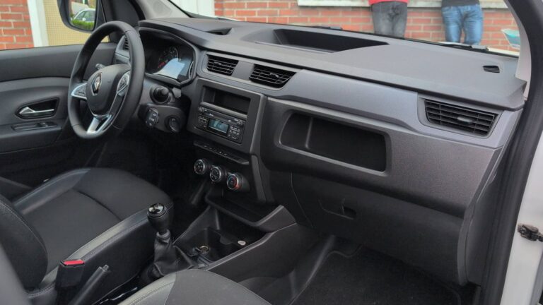Renault Express 1.5 Blue dCi 75 Confort - Image 10 (July 7, 2026)