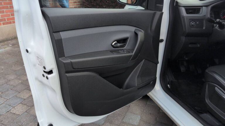 Renault Express 1.5 Blue dCi 75 Confort - Image 07 (July 7, 2026)