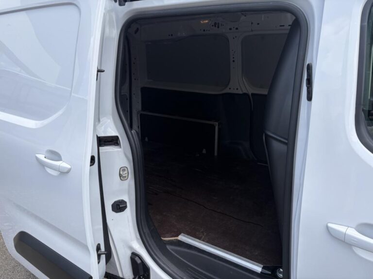 Citroën Berlingo Van III XL 950kg BHDi 100 S&S BVM6 Pack Premium Connect – 5 options incluses - Image 07 (July 7, 2026)