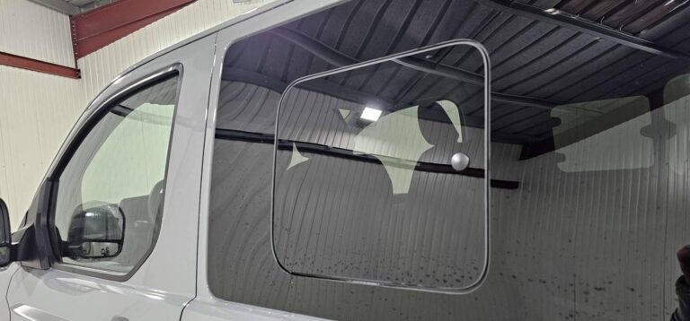 Ford Transit Custom CABINE APPROFONDIE CA 320 2.0 ECOBLUE 170 CH BVA8 SPORT - Image 05 (July 7, 2026)