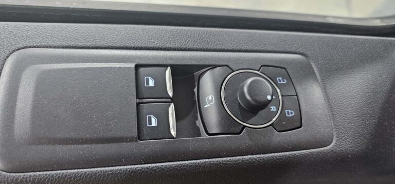 Ford Transit Custom CABINE APPROFONDIE CA 320 2.0 ECOBLUE 170 CH BVA8 SPORT - Image 13 (July 7, 2026)