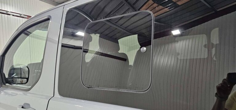 Ford Transit Custom CABINE APPROFONDIE CA 320 2.0 ECOBLUE 170 CH BVA8 SPORT - Image 03 (July 7, 2026)