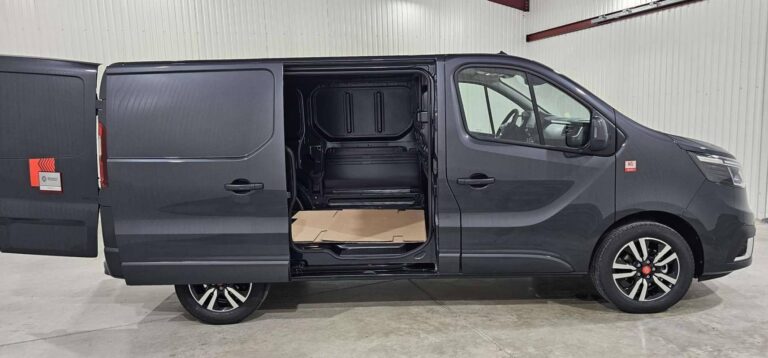 Renault Trafic FOURGON BLUE DCI 170 AUTO RED EDITION EXCLUSIVE - Image 10 (July 7, 2026)