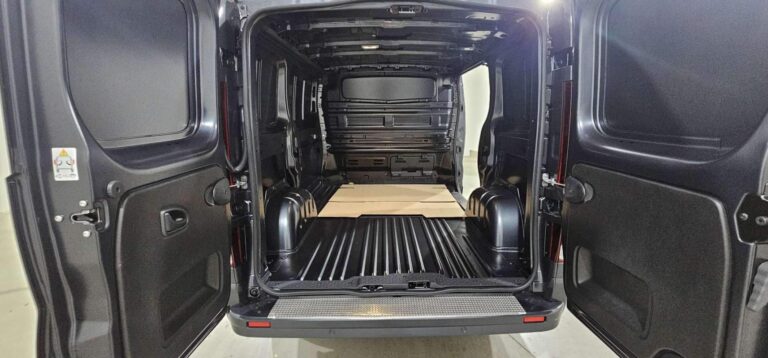 Renault Trafic FOURGON BLUE DCI 170 AUTO RED EDITION EXCLUSIVE - Image 16 (July 7, 2026)