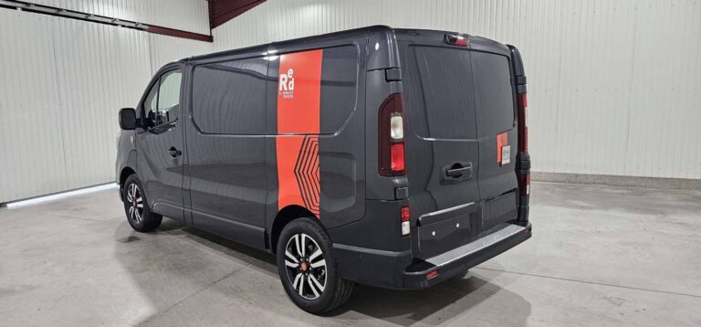 Renault Trafic FOURGON BLUE DCI 170 AUTO RED EDITION EXCLUSIVE - Image 03 (July 7, 2026)