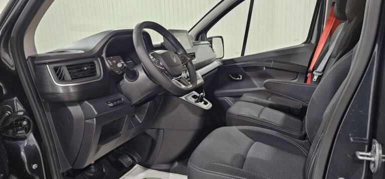 Renault Trafic FOURGON BLUE DCI 170 AUTO RED EDITION EXCLUSIVE - Image 04 (July 7, 2026)