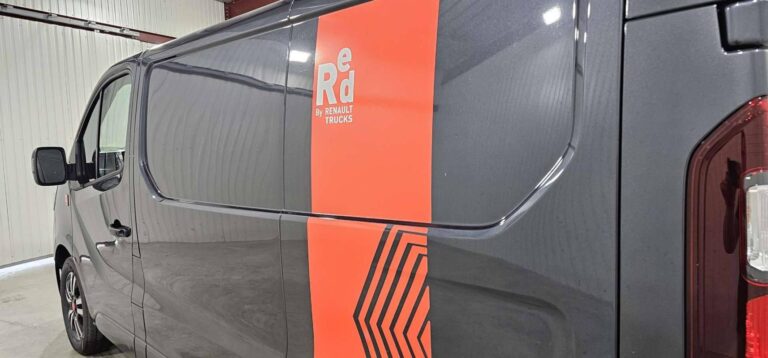 Renault Trafic FOURGON BLUE DCI 170 AUTO RED EDITION EXCLUSIVE - Image 06 (July 7, 2026)