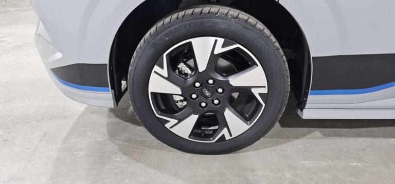 Ford Transit Custom CABINE APPROFONDIE CA 320 2.0 ECOBLUE 170 CH BVA8 SPORT - Image 02 (July 7, 2026)