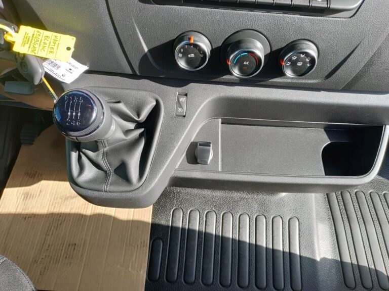 Renault Master III FG Tr CF F3300 Blue dCi 135 - Image 10 (July 7, 2026)