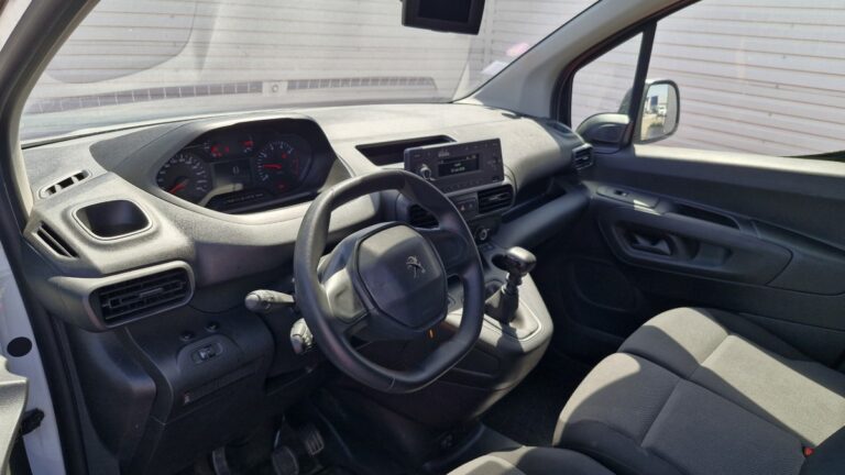 Peugeot Partner STANDARD 650 KG PURETECH 110 PREMIUM - Image 14 (July 7, 2026)