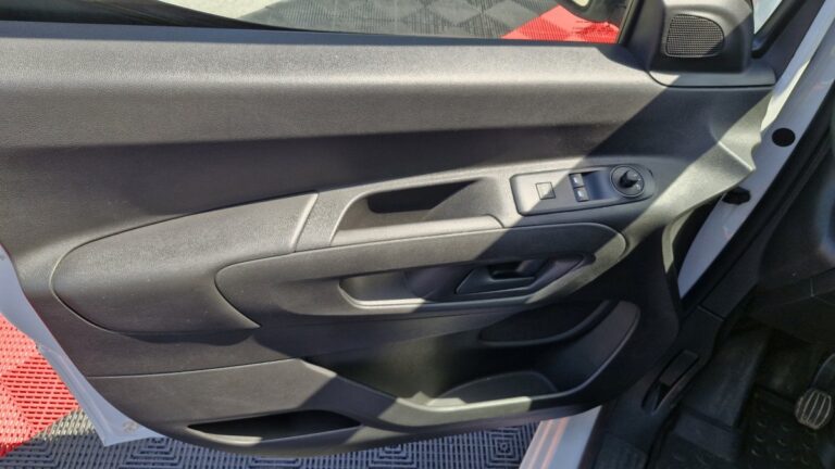 Peugeot Partner STANDARD 650 KG PURETECH 110 PREMIUM - Image 17 (July 7, 2026)