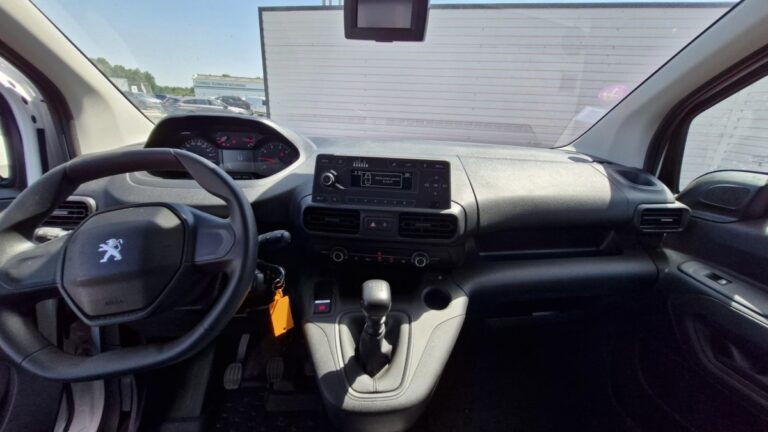 Peugeot Partner STANDARD 650 KG PURETECH 110 PREMIUM - Image 07 (July 7, 2026)