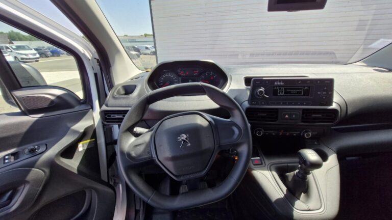 Peugeot Partner STANDARD 650 KG PURETECH 110 PREMIUM - Image 08 (July 7, 2026)