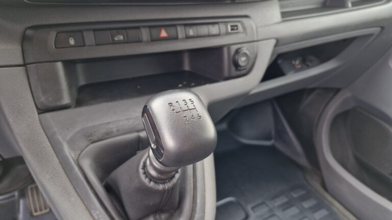 Peugeot Expert Standard 1.5 BlueHDI 120 Premium - Image 09 (July 7, 2026)