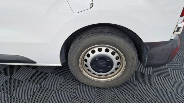 Peugeot Expert Standard 1.5 BlueHDI 120 Premium - Image 17 (July 7, 2026)