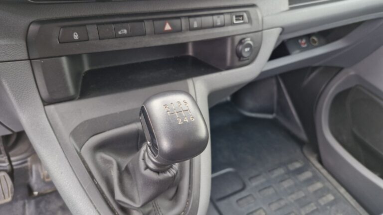 Peugeot Expert Standard 1.5 BlueHDI 120 Premium - Image 09 (July 7, 2026)