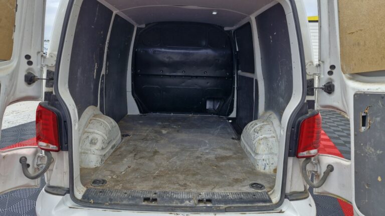 Volkswagen Transporter 2.0 TDI 150 DSG7 BUSINESS - Image 06 (July 7, 2026)