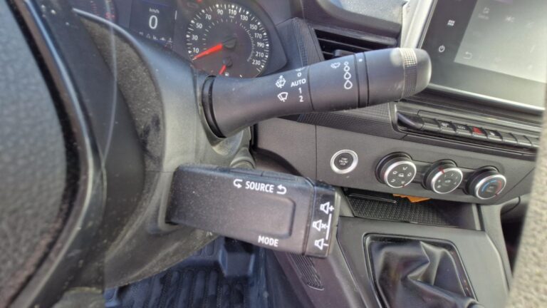 Renault Kangoo Van BLUE DCI 95 EXTRA – 3 PLACES - Image 20 (July 7, 2026)