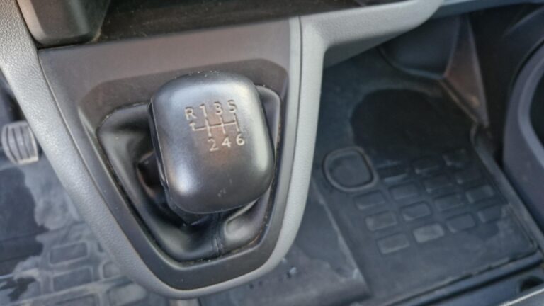 Peugeot Expert Standard BlueHDI 120 Premium - Image 16 (July 7, 2026)