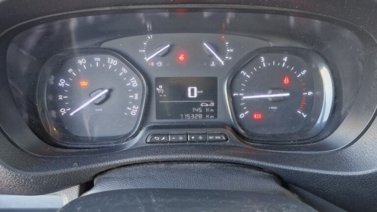 Peugeot Expert Standard BlueHDI 120 Premium - Image 17 (July 7, 2026)