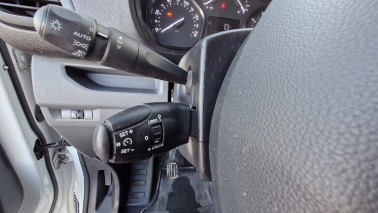 Peugeot Expert Standard BlueHDI 120 Premium - Image 20 (July 7, 2026)