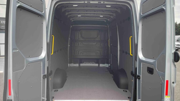Volkswagen Crafter VAN 35 2.0 TDI 177 CH BVA8 BUSINESS - Image 12 (July 7, 2026)