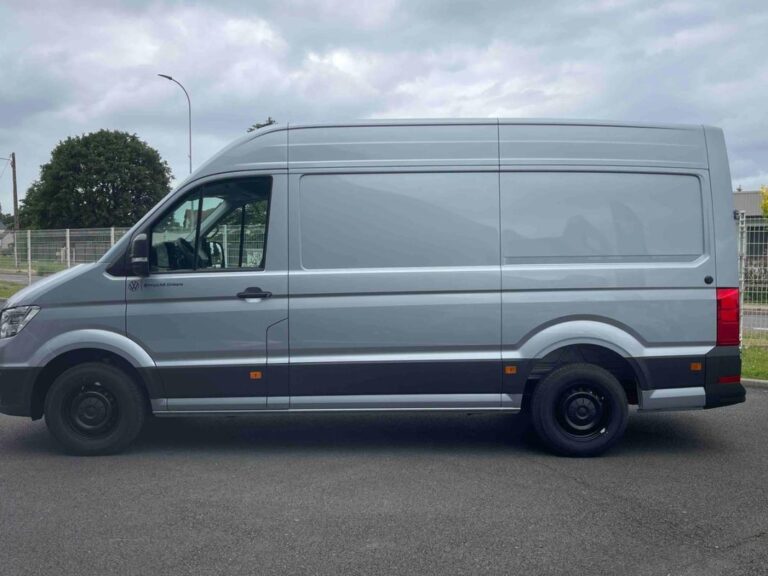 Volkswagen Crafter VAN 35 2.0 TDI 177 CH BVA8 BUSINESS - Image 02 (July 7, 2026)